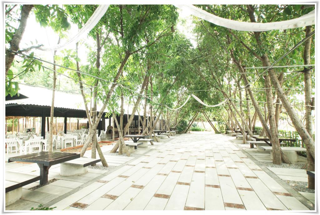 Franjipani Resort HHQ Exterior foto